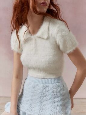 🐩KIMCHI BLUE FUZZY WHITE COLLARED CROP TOP🐩